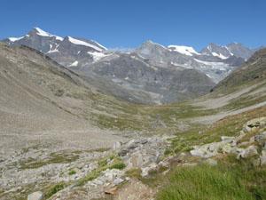 View down the Ofen valley on the climb to Jatzilicku