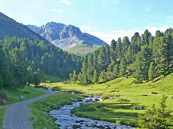 Piz Murtera to the south